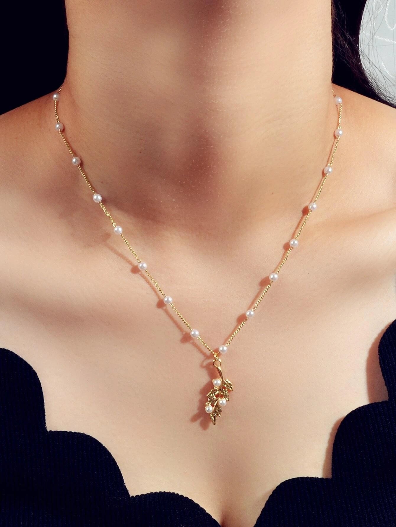 Pearl Gold Leaf Pendant Necklace